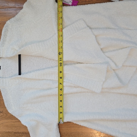 AMBRIELLE BRAND WOMEN'S "POLAR BEAR" WHITE WARM, SOFT ROBE SIZE LARGE - Picture 8 of 16